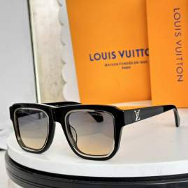 Picture of Louis Vuitton Sunglasses _SKUfw76722113fw